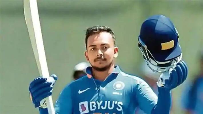 Prithvi Shaw Smashes Hundred in SMAT 2022, Netizens Trolls BCCI For Not Selecting Him Prithvi Shaw Smashes Hundred in SMAT 2022, Netizens Trolls BCCI For Not Selecting Him
