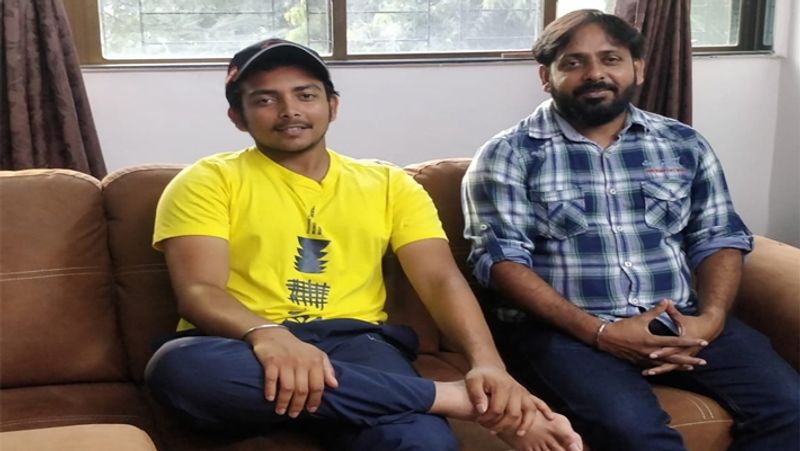 बेटे की परविश के लिए छोड़ना पड़ा बिजनेस
पत्नी की मौत के बाद बेटे के पालने की चुनौती शॉ के पिता के सामने आई। इस पर पंकज ने अपना बिजनेस भी कुछ समय के लिए ठप कर दिया। घर में बेटे की देखरेख के साथ क्रिकेट प्रैक्टिस में भी पिता साथ देते, जिसकी वजह से वह अपने धंधे पर ध्यान नहीं दे पाए थे। 