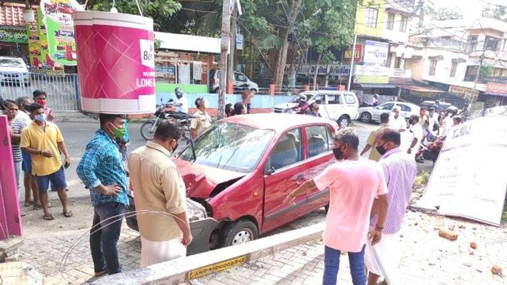 Car accident in neyyatinkara national high way Car accident in neyyatinkara national high way