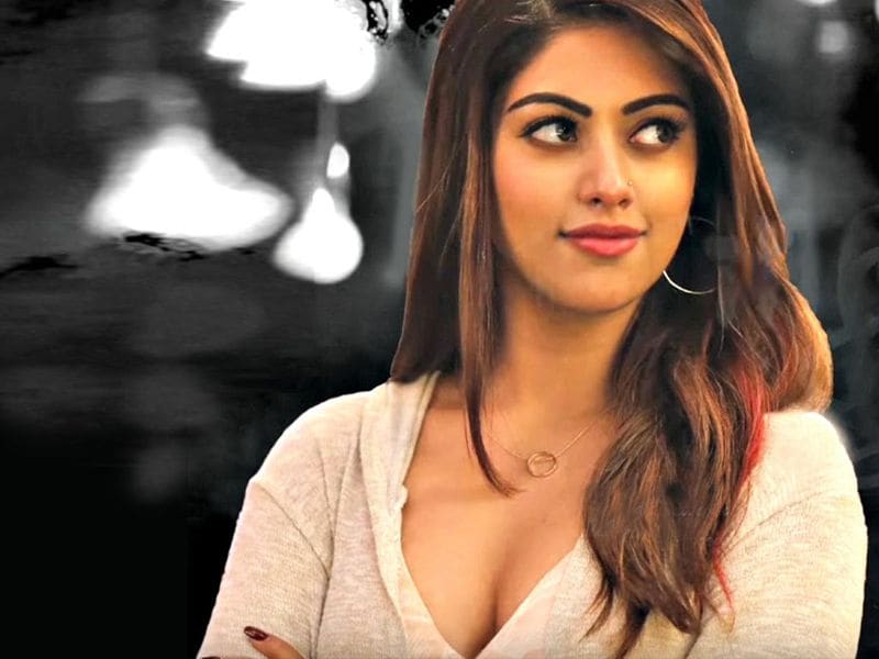 తెలుగులోకి `మజ్ను` చిత్రంతో ఎంట్రీ ఇచ్చింది. `కిట్టు ఉన్నాడు జాగ్రత్త`, `ఆక్సీజన్`, `నా పేరు సూర్య`, `శైలజా రెడ్డి అల్లుడు`, `అల్లుడు అదుర్స్` చిత్రాల్లో నటించి ఆకట్టుకుంది. ఇప్పుడు `మహాసముద్రం`లో హీరోయిన్గా చేస్తుంది.