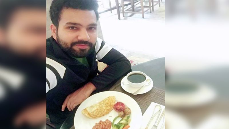 1 दिन में खाते हैं 25 अंडे
रोहित की फिटनेस का राज अंडा है। वह एक दिन में 2 दर्जन से ज्यादा अंडे खाते हैं। इसके अलावा रोहित अपने दिन की शुरूआत प्रोटीन से करते हैं। सुबह वह ओट्स और दूध खाते हैं। साथ ही ताजे फलों का जूस पीना उन्हें बेहत पसंद है।
