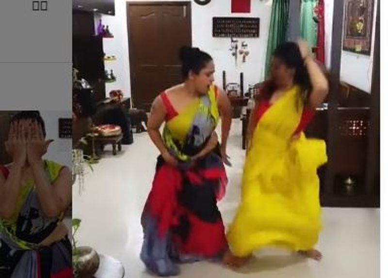 తాజాగా ఇంటర్నేషనల్ డ్యాన్స్ డే సందర్భంగా తన స్నేహితురాలితో కలిసి పాపులర్ 'ఫేమస్ డ్రీమమ్ వేకపమ్' అనే సాంగ్కు చిందేసింది. చీరకట్టులో మాస్ స్టెప్పులతో ఇంటర్నెట్ను షేక్ చేసింది.
