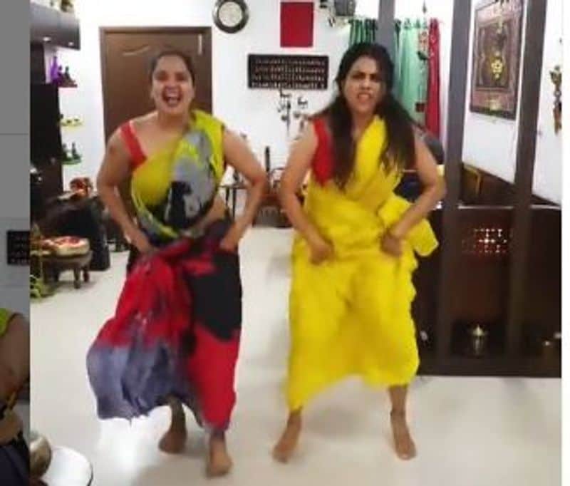 నటి ప్రగతి శుక్రవారం అంతర్జాతీయ డాన్స్ డే ని పురస్కరించుకుని డాన్స్ వీడియోని పంచుకుంది. ఇందులో స్లీవ్ లెస్ బ్లౌజ్, కలర్ మిక్సింగ్ ఉన్న శారీ కట్టి అదరగొట్టింది.