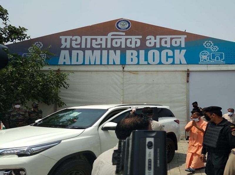 14 अप्रैल को कोरोना वायरस से संक्रमित होने वाले सीएम योगी आदित्यनाथ की कोरोना वायरस टेस्ट रिपोर्ट शुक्रवार को निगेटिव आ गई है। इसकी सूचना उन्होंने एक ट्वीट से दी। अपनी रिपोर्ट शुक्रवार को निगेटिव आने पर मुख्यमंत्री योगी आदित्यनाथ ने अपने सभी शुभचिंतकों का आभार जताया है।