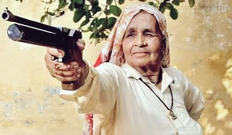 शूटर दादी को गुरुवार रात ही बागपत के आनंद अस्पताल से मेरठ के मेडिकल कॉलेज में भर्ती कराया गया था। परिजनों के अनुसार उनकी मौत ब्रेन हैमरैज से हुई है। अंतिम संस्कार गांव पर कोविड प्रोटोकॉल के तहत होगा।