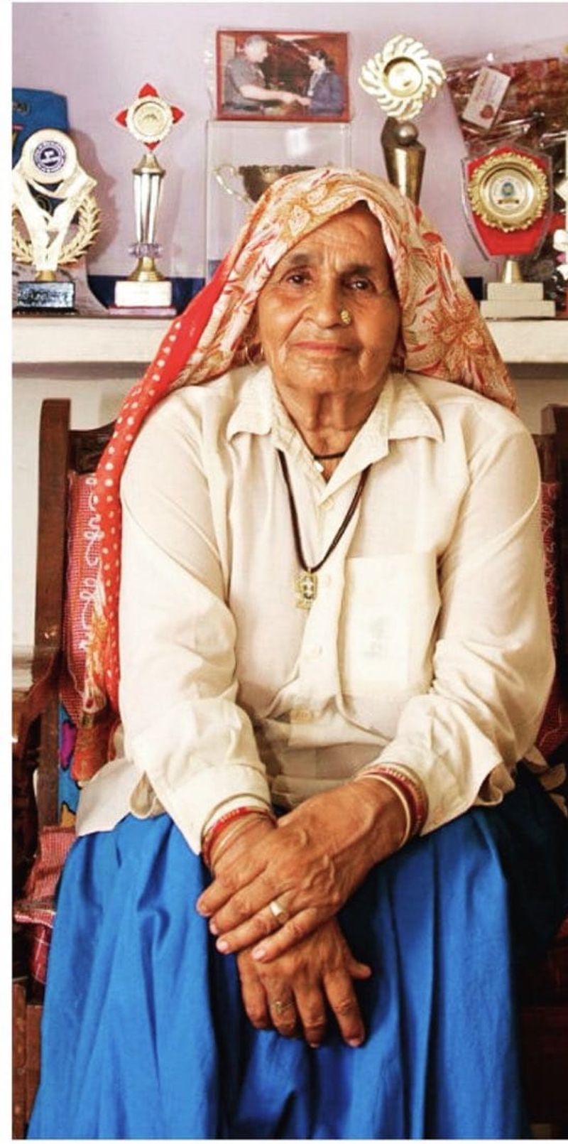 शूटर दादी को स्त्री शक्ति सम्मान से भी नवाजा जा चुका है। उन्हें यह पुरस्कार खुद राष्ट्रपति ने भेंट किया था। बता दें कि यूपी में बीते 24 घंटे में कोरोना के 34,626 नए मामले सामने आए हैं। जबकि 32,494 लोग स्वस्थ होकर डिस्चार्ज हुए हैं।
