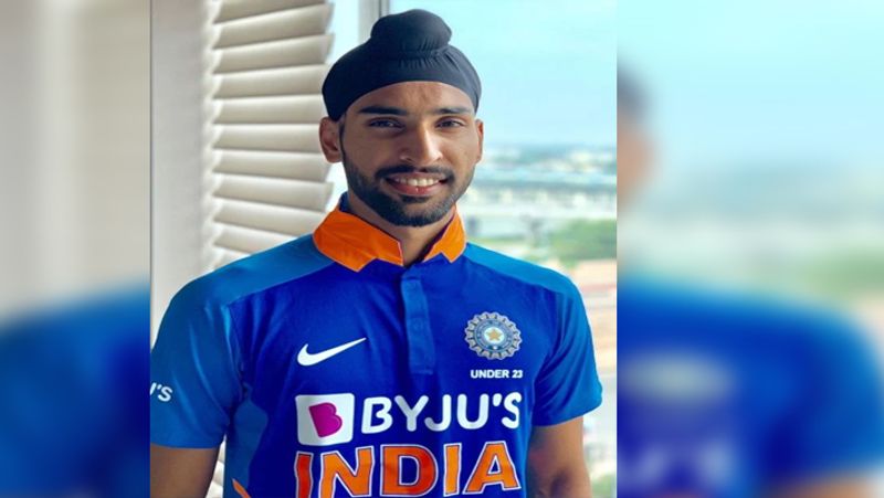 लगातार मिली क्रिकेट में असफलता
अच्छा खिलाड़ी होने के बाद हरप्रीत बरार को फर्स्ट क्लास क्रिकेट में जगह नहीं मिली। उन्होंने अभी तक फर्स्ट क्लास क्रिकेट नहीं खेला है। बाएं हाथ के स्पिनर ने पंजाब की टीम में आने के लिए कई जतन किए, कई मैच विनिंग परफॉर्मेंस दी लेकिन किस्मत ने हरप्रीत का साथ नहीं दिया। उन्होंने पंजाब किंग्स की टीम में शामिल होने के लिए 4 बार ट्रायल दिया, पर एक भी बार उनका सेलेक्शन नहीं हुआ।