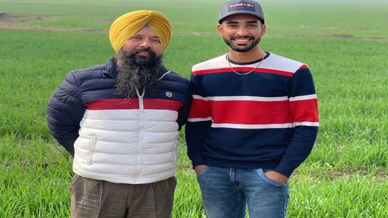 खराब थी घर की आर्थिक स्थिति
उन्होंने क्रिकेटर बनने का सपना तो देख लिया, लेकिन घर स्थिति देख उनपर नौकरी का दवाब ज्यादा था। बता दें कि हरप्रीत के पिता पंजाब पुलिस में ड्राइवर हैं। ऐसे में पिता चाहते थे, कि बेटा खेल-कूद छोड़ कोई अच्छी नौकरी करें।
