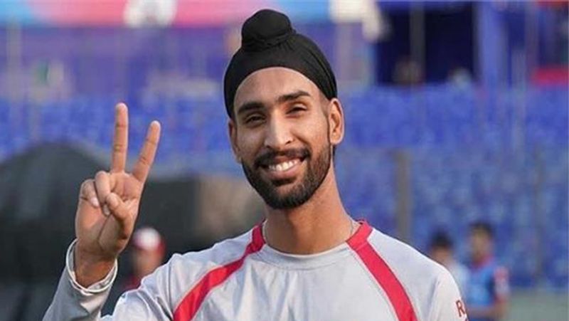 హర్భజన్ సింగ్తో పాటు ఐపీఎల్ 2021 సీజన్లో ఆర్సీబీతో జరిగిన మ్యాచ్లో విరాట్ కోహ్లీ, గ్లెన్ మ్యాక్స్వెల్, ఏబీ డివిల్లియర్స్ వికెట్లు తీసిన యువ క్రికెటర్ హర్ప్రీత్ బ్రార్ కూడా బింద్రన్వాలే, ఖలీస్తానీ అమరవీరులకు నివాళులు ఘటిస్తూ పోస్టులు చేయడం విశేషం.