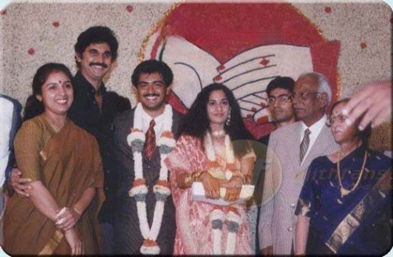 షాలినితో తన పెళ్లి వేడుకలో నటి రేవతి సందడి.