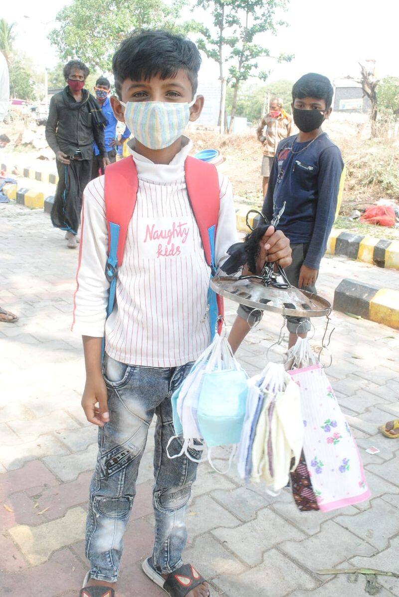 4th Standard Student Sell Mask in Gadag Due to Poverty grg