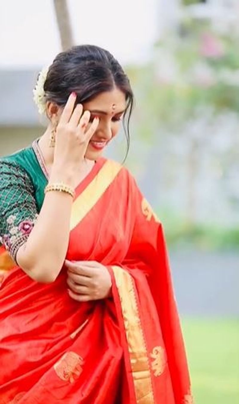 சின்னத்திரை நயன்தாரான சும்மாவா... அசைப்புல அப்படியே இருக்காங்களே 