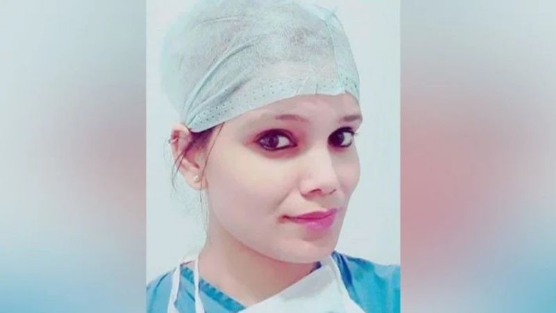 वहीं, दूसी ओर हिमाचल प्रदेश के मंडी की प्रीति वर्धन ने हरियाणा में नर्सिंग में डिप्लोमा किया और कुरुक्षेत्र में राधाकिशन चिल्ड्रन हॉस्पिटल में नर्स के रूप में तीन साल काम भी किया। बाद में ग्वालियर से नर्सिंग में पोस्ट ग्रेजुएशन करके मुंबई आ गईं। यहां 2018 से वो कोकिलाबेन अस्पताल में नर्सिंग की जॉब करने लगी। शुरू से मॉडलिंग और एक्टिंग में रुचि थी तो साथ-साथ मॉडलिंग और थिएटर भी करने लगीं। फिर मुंबई आकर ऑडिशन और एड शूट करने लगी। कुछ वेब सीरिज और टीवी शूट में काम मिला।