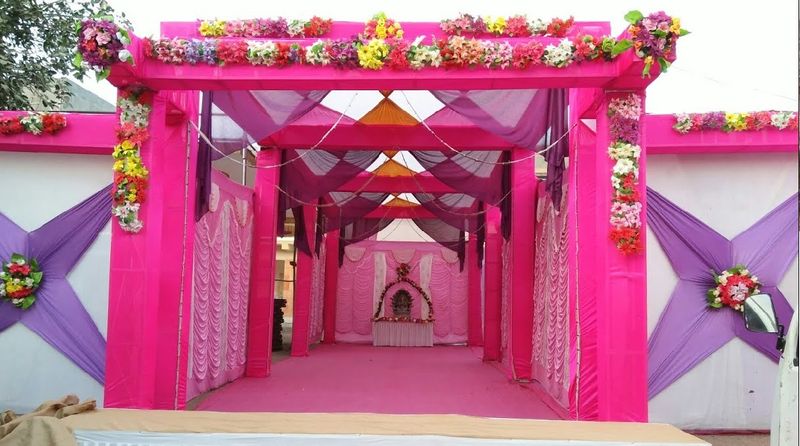 पूरे पंडाल में सन्नाटा छा गया, फिर कुछ लोगों ने समझाने का प्रयास किया, लेकिन दुल्हन जिद पर अड़ गई। वह दूल्हे से बोली पहाड़ा नहीं आता तो शादी नहीं होगी। घरवालों ने दुल्हन से ऐसे समय में इस तरह की बात न करने को कहा लेकिन उसने किसी की नहीं सुनी और शादी से इनकार कर दिया।
(प्रतीकात्मक फोटो)
