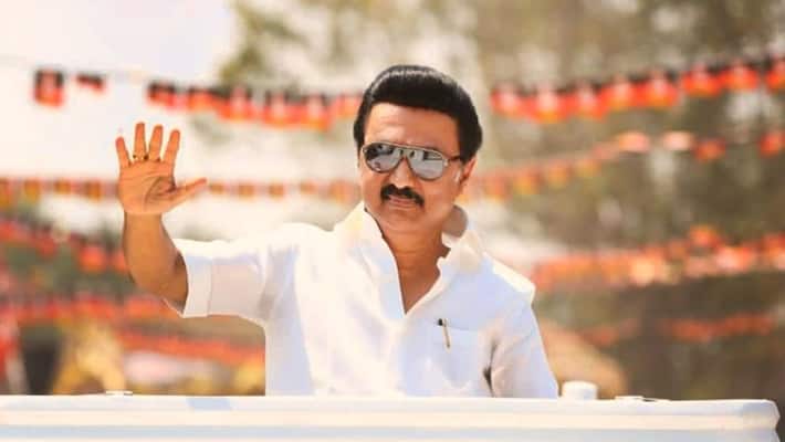 DearThalapathy , Turn challenges into achievements .. Tamil Nadu Teachers Union appeals to Stalin. DearThalapathy , Turn challenges into achievements .. Tamil Nadu Teachers Union appeals to Stalin.