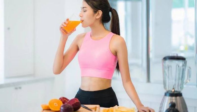 Drinking beverages:
People who try to lose weight cuts off soft drinks or sugar-infused drinks and continue to take packaged 100 per cent fruit juices that actually have sugar in them. So, instead, drink 4 to 5 litres of water with lemon cubes and mint leaves, and this will give a flavour to your water.