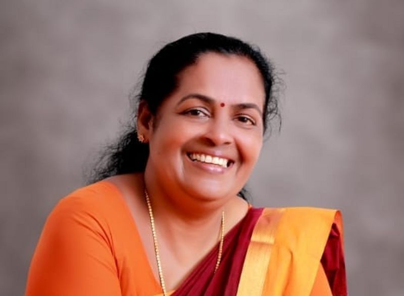 <p><span style="font-size:18px;"><strong>ഒ എസ് അംബിക (54), ആറ്റിങ്ങല് </strong></span><br />
</p>
<p>തിരുവന്തപുരം ജില്ലിയില് നിന്നുള്ള ഏക വനിതാ എംഎല്എയാണ് ഒ എസ് അംബിക. ആദ്യ തെരഞ്ഞെടുപ്പില് തന്നെ ശക്തമായ മത്സരം കാഴ്ചവെച്ചാണ് അംബിക നിയമസഭയിലേക്ക് ജയിച്ച് കയറിയത്. 69,898 വോട്ടുകള് നേടിയ അംബിക 31,636 വോട്ടിന്റെ ഭൂരിപക്ഷമാണ് പ്രധാന എതിരാളിയായ ബിജെപിയുടെ പി സുധീറിനെതിരെ നേടിയത്. 2016 ല് ആറ്റിങ്ങലില് എല്ഡിഎഫ് 40,383 വോട്ടിന്റെ ലീഡ് നേടിയിരുന്നു. ലീഡ് അല്പ്പം കുറഞ്ഞ് പോയെങ്കിലും അംബികയുടെ വിജയം ഏറെ പ്രധാനപ്പെട്ടതാണ്. ബിജെപി രണ്ടാം സ്ഥാനത്തെത്തിയ കേരളത്തിലെ ചുരുക്കം ചില മണ്ഡലങ്ങളിലൊന്നാണ് ആറ്റിങ്ങല്. ചിറയിന്കീഴ് ബ്ലോക്ക് പഞ്ചായത്ത് പ്രസിഡന്റ് , കര്ഷകത്തൊഴിലാളി യൂണിയന് കേന്ദ്ര കമ്മിറ്റിയംഗം. മുമ്പ് രണ്ട് വട്ടം മുദ്രാക്കല് പഞ്ചായത്ത് പ്രസിഡന്റ് എന്നീ നിലകളില് പ്രവര്ത്തിച്ചിട്ടുണ്ട്. </p>
<p> </p>
<p> </p>