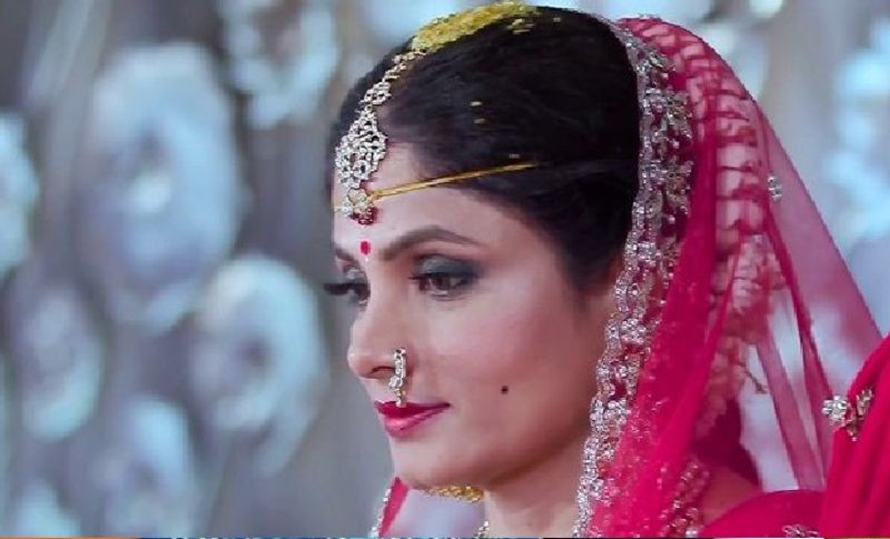 बता दें कि श्रीकला तेलंगाना के अमीर परिवार से हैं। वह निप्पो समूह (निप्पो बैटरी) घराने की बेटी हैं। उनके पिता स्वर्गीय जितेंद्र रेड्डी तेलंगाना में विधायक रह चुके हैं। वह अपने माता-पिता की इकलौती संतान हैं। उनकी मां ललिता रेड्डी पैतृक गांव की सरपंच रह चुकी हैं। श्रीकला ने इंटरमीडिएट की पढ़ाई चेन्नई से पूरी की है और इसके बाद उन्होंने हैदराबाद से बीकॉम की पढ़ाई की। इसके बाद उन्होंने अमेरिका से आर्किटेक्चरल इंटीरियर डिजाइनर का कोर्स किया है और इसके बाद वे इंटीरियर डिजाइनिंग के क्षेत्र में भी उतर चुकी हैं। हैदराबाद, चेन्नई और मुंबई आदि कई शहरों में उनका प्रोजेक्ट चल रहा है।