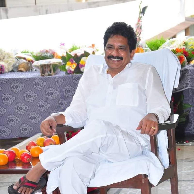 టీడీపీ నేత, మాజీ ఎంపీ సబ్బంహరి మృతి నన్ను తీవ్ర దిగ్భ్రాంతికి గురిచేసిందని, తెలుగుదేశం పార్టీ మంచి నాయకుణ్ణి కోల్పోయిందని టీడీపీ జాతీయ అధ్యక్షులు నారా చంద్రబాబు నాయుడు ఆవేదన వ్యక్తం చేశారు.