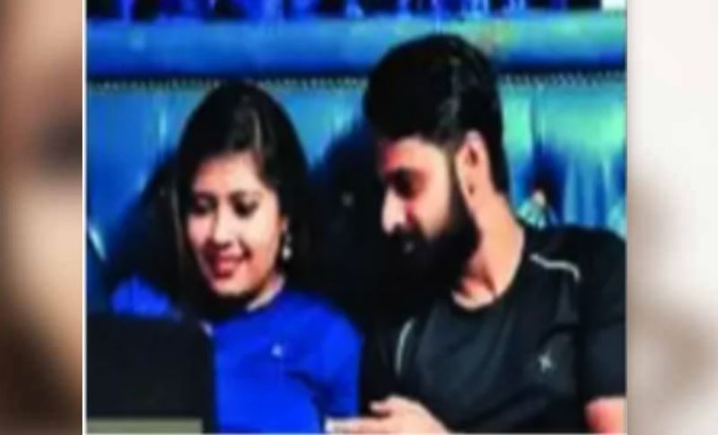 तरुण ने बताया कि हमे अपनी इच्छाशक्ति और हिम्मत नहीं खोनी चाहिए। वह हमारे लिए किसी दवा से कम नहीं है। अगर आप अपना हौसला बनाए रखेंगे तो इम्यूनिटी बढ़िया रहेगी ओर आप बड़ी आसानी से कोरोना को हरा सकते हैं। हम दो बार पॉजिटिव से नेगेटिव हुए हैं। क्योंकि हम डरे नहीं। हम दोनों ने डटकर सामना किया। किसी तरह का कोई तनाव नहीं लिया। योग और अच्छी डाइट से 14 दिन में रिकवर कर लिया था। हमने न्यूज नहीं देखी, बस फिल्में और वेबसीरीज कमरे पर बैठे बैठे मोबाइल पर देखते रहते थे। गलती खबरें खासकर कोरोना से जुड़ी कोई न्यूज नहीं देखी।