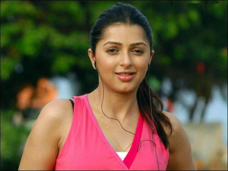 భూమిక.. అసలు పేరు రచనా చావ్లా. సినిమాల కోసం పేరు మార్చుకుందీ ఢిల్లీ సోయగం. ఒకప్పుడు స్టార్ హీరోయిన్గా రాణించి ఇప్పుడు క్యారెక్టర్ ఆర్టిస్టుగా మెప్పిస్తుంది.