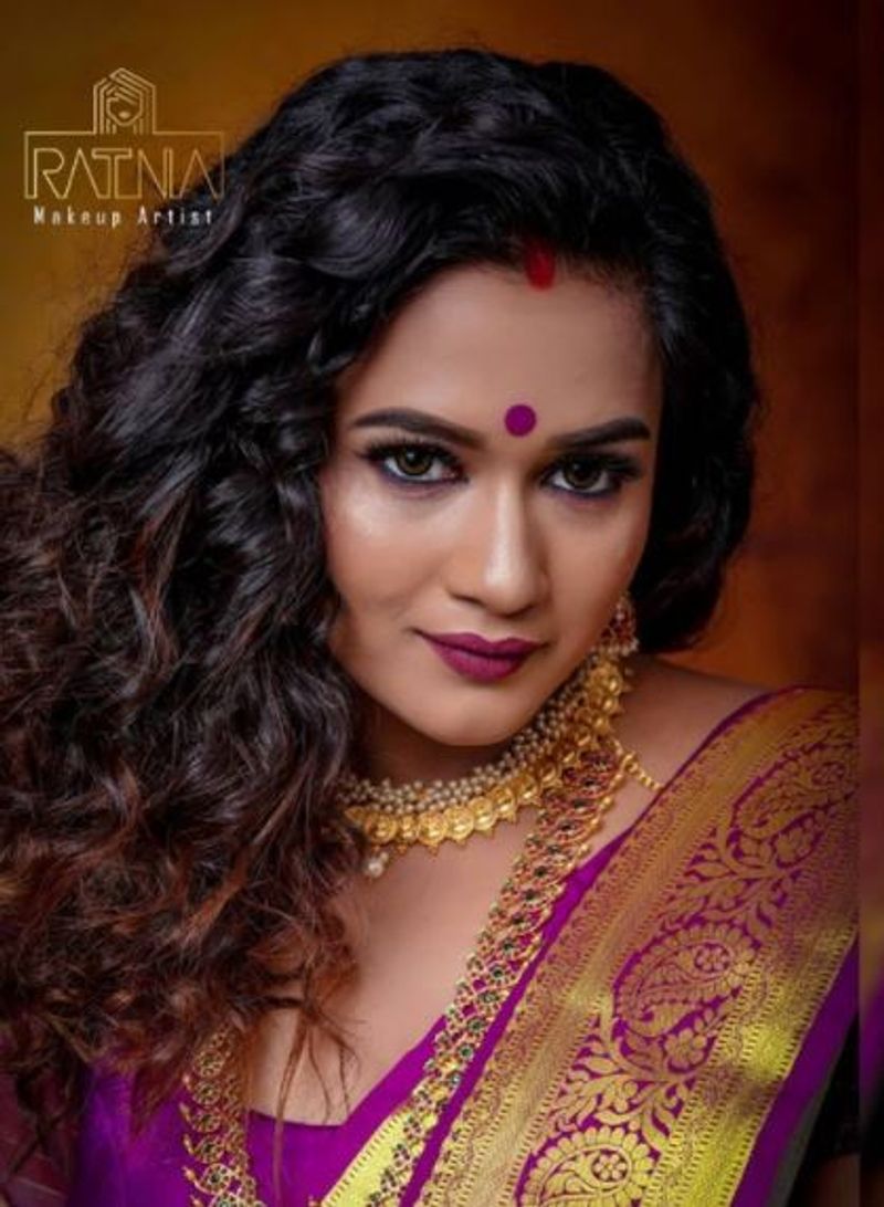 <p>கண்ணால் மயக்கும் தேவதை </p>