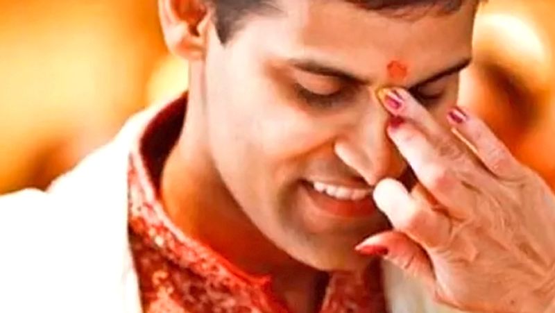 <p><strong>4.</strong> चंदन का तिलक लगाने से पापों का नाश होता है और देवी लक्ष्मी की कृपा हमेशा बनी रहती है।<br />
</p>