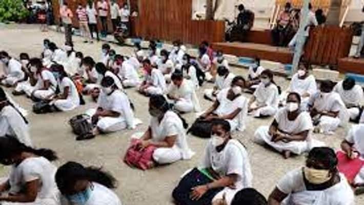 huge number of nurses protest against tamil nadu government in front of salem collector office huge number of nurses protest against tamil nadu government in front of salem collector office