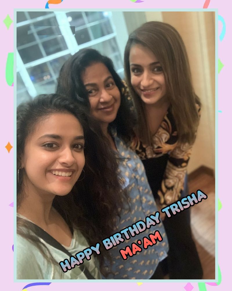 కీర్తిసురేష్, రాధికలతో త్రిష. క్యూట్గా, కొంటేగా.