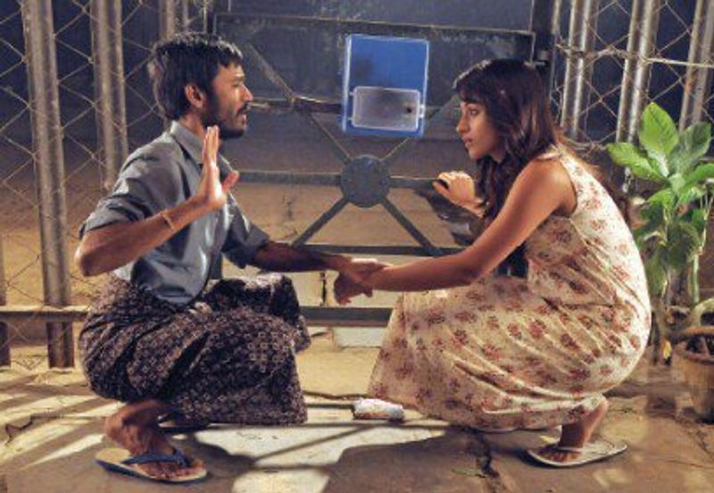 ధనుష్తో సినిమా సెట్లో.