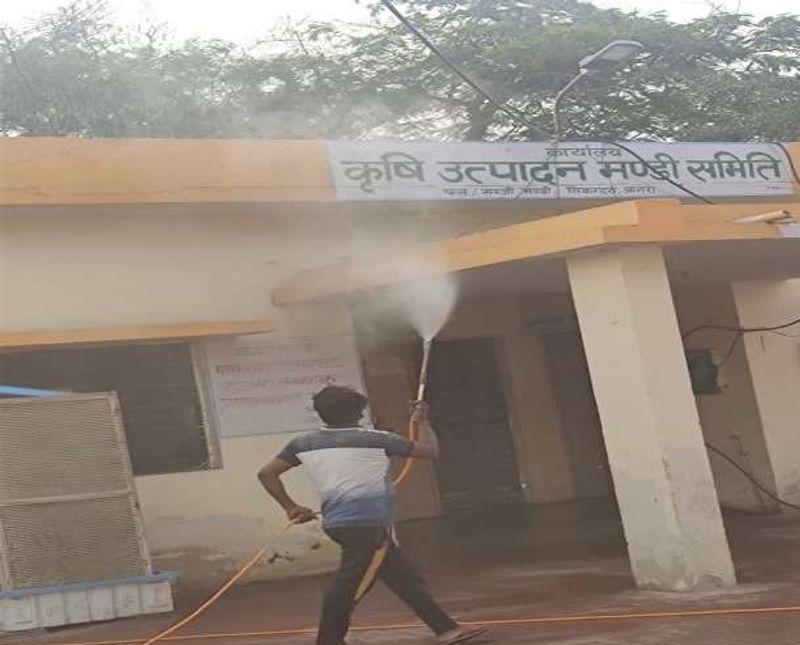 <p>9 वीं टीम जिले के सभी नगरीय और ग्रामीण इलाकों में सफाई और सैनिटाइजेशन कराने, इसकी समीक्षा करने का कार्य करेगी। जन उद्घोषणा प्रणाली की व्यवस्था को नियमित रूप से लागू कराएगी। पूरे जिले में पेयजल व्यवस्था को दुरुस्त रखने का भी कार्य करेगी।</p>