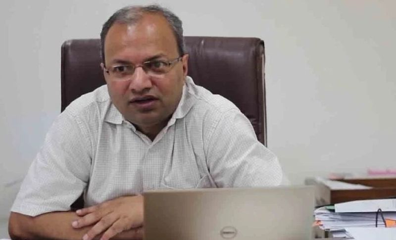 <p><br />
इस दावे के अनुसार, नोएडा में 8 से 12 मई के बीच कोरोना का पीक अवर आएगा। इसके बाद इसक ग्रॉफ धीरे-धीरे नीचे उतार आएगा। वहीं कानपुर में 28 से 30 अप्रैल को पीक आ चुका है। 20 मई के बाद से यहं भी कोरोना राहत मिलेगी।<br />
</p>