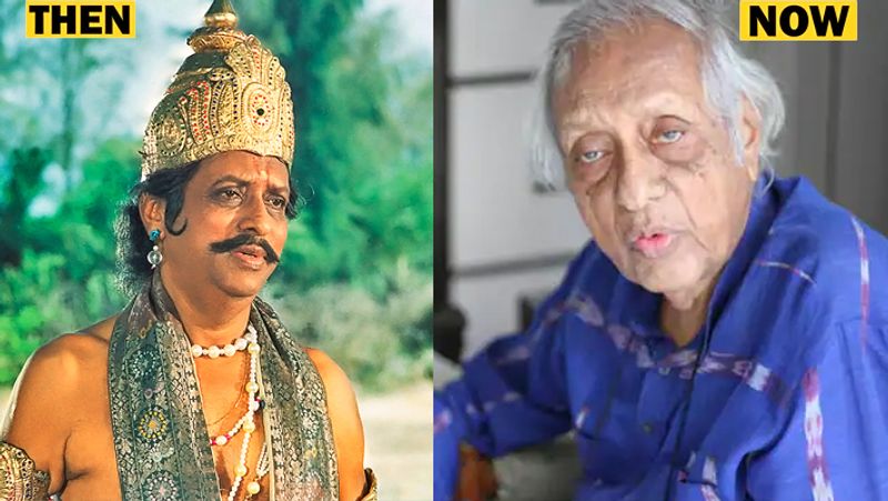 <p>महज 13 साल की उम्र में उनके पिता ने उनकी शादी कर दी थी और सातवीं क्लास में आते-आते उनकी पढ़ाई भी छूट गई थी। चंद्रशेखर ने अपनी जिंदगी में काफी गरीबी देखी। उनकी जिंदगी में एक वक्त ऐसा भी था जब उन्होंने चौकीदार का काम किया था। </p>