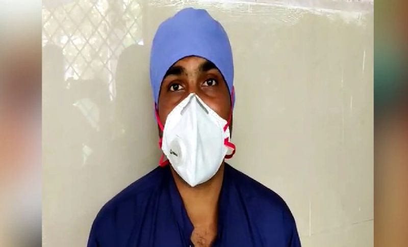 <p><br />
डॉक्टर पाटीदार ने बताया कि इस मशीन का जब हमने परीक्षण किया तो कोरोना मरीज का ऑक्सीजन लेवल 10 प्रतिशत तक बढ़ गया। लेकिन उन्होंने कहा कि यह कोई ऑक्सीजन का विकल्प नहीं है। लेकिन इमरजेंसी में मरीजों को राहत मिल सकती है।<br />
</p>