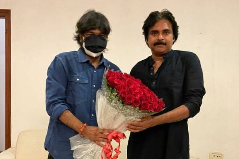 ఆ తర్వాత పవన్.. తనకు `గబ్బర్ సింగ్`లాంటి బ్లాక్ బస్టర్ చిత్రాన్ని అందించిన హరీష్ శంకర్ దర్శకత్వంలో తన 28వ చిత్రం చేయబోతున్నారు. ఇది ఈ ఏడాది చివర్లోగానీ, వచ్చే ఏడాది ప్రారంభంలోగానీ స్టార్ట్ కానుంది. మైత్రీ మూవీ మేకర్స్ పతాకంపై ఈ సినిమా తెరకెక్కుతుంది.