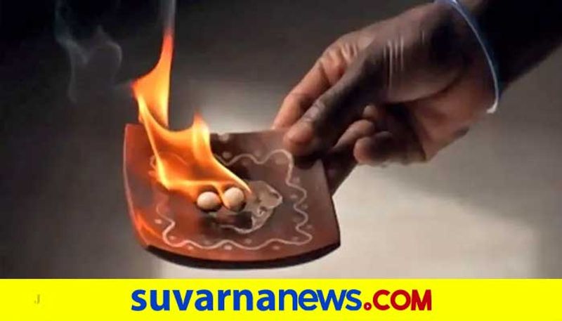 ಗುಗ್ಗಲ್, ಲೋಬಾನಾ ಮತ್ತು ಕರ್ಪೂರವನ್ನು ಒಟ್ಟಿಗೆ ಸುಡಿ ಮತ್ತು ಪ್ರತಿದಿನ ಮನೆ/ಕಚೇರಿಯ ಎಲ್ಲಾ ಮೂಲೆಗಳಲ್ಲಿ ಹೊಗೆಯನ್ನು ಹರಡಿರಿ.