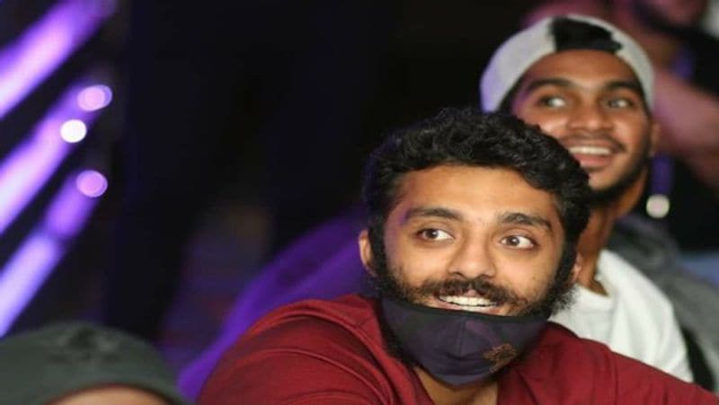సీజన్ను త్వరగా ముగించేందుకు సింగిల్ మ్యాచ్లను తగ్గించి, డబుల్ హెడెడ్ మ్యాచులను పెంచాలని భావిస్తోంది బీసీసీఐ.నేరుగా ఇంగ్లాండ్ బయో బబుల్ నుంచి ఐపీఎల్ బయో బబుల్లో చేరేలా యూఏఈ ప్రభుత్వాన్ని ఒప్పించాల్సి ఉంటుంది. లేదా ఆటగాళ్లు ఆరు రోజులు క్వారంటైన్లో గడపాల్సి ఉంటుంది.