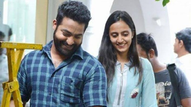 సినిమా సెట్లో ఎన్టీఆర్, ప్రణతి.