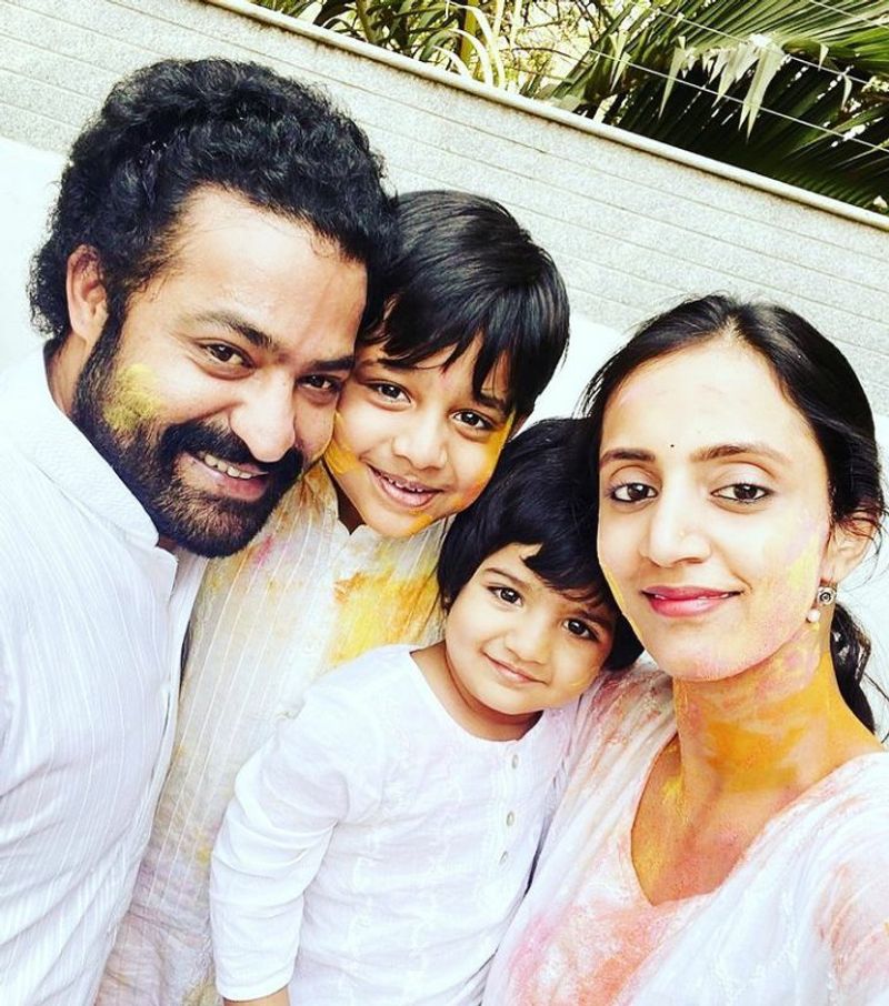 ఫ్యామిలీతో ఎన్టీఆర్.