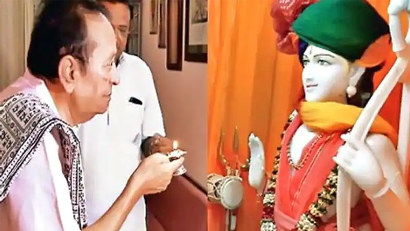 एक बार अपने एक लेख में खुद अरविंद त्रिवेदी ने लिखा था कि मुझे इसी भूमिका की वजह से लोकसभा का सदस्य बनने का मौका भी मिला और मेरे लोकसभा सदस्य बनने पर मेरे मित्र राजेश खन्ना ने बड़ी मजेदार टिप्पणी की थी कि भारतीय जनता पार्टी ने राम के नाम पर चुनाव लड़ा और रावण को लोकसभा का टिकट दिया।
