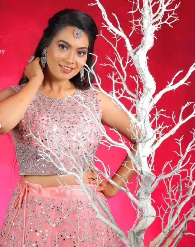 வெள்ளித்திரை நாயகிகளையே மிஞ்சிடுவாங்க போலயே 