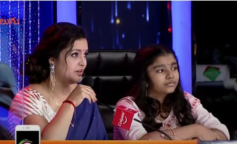 అనంతరం తాజాగా మరో ప్రోమోని విడుదల చేశారు. ఇందులో మదర్స్ డే సందర్భంగా మదర్ స్కిట్ని ప్రదర్శించారు. ఆడపిల్ల పుట్టిందని చులకని చేయడం, తిట్టడం చేస్తుంటారు ఆ స్కిట్లో. దీంతో రేణు దేశాయ్ ఎమోషనల్ అయ్యింది.