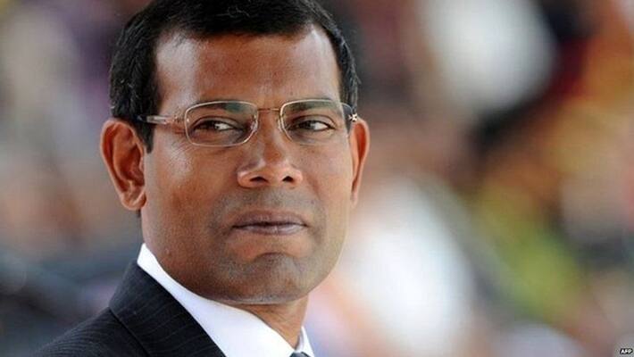 Maldives Ex President Mohammad Nasheed attacked while entering in car, many injured DHA Maldives Ex President Mohammad Nasheed attacked while entering in car, many injured DHA