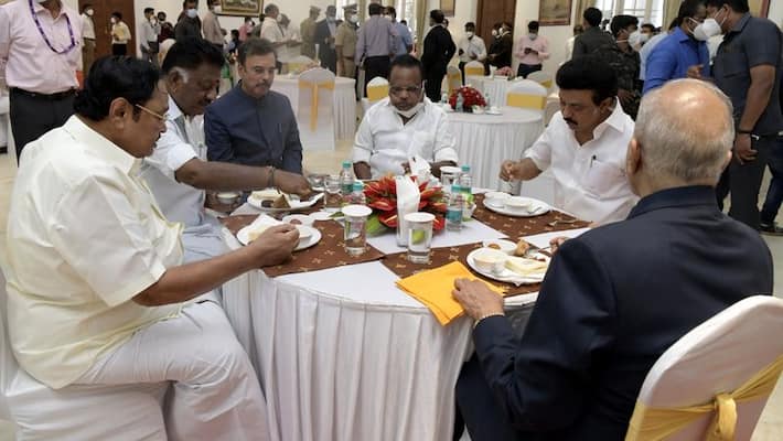 Stalins OPS sitting at the same table and drinking tea .. Sentiment in the Governor's House. Stalins OPS sitting at the same table and drinking tea .. Sentiment in the Governor's House.