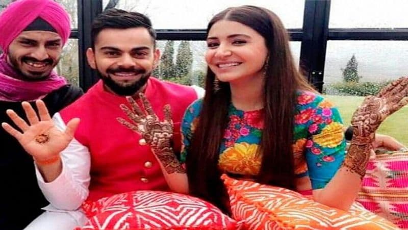 শত ব্যস্ততার মধ্যেও কখনও সোনুর জন্মদিন পালন করতে ভলেননি অনুস্কা। একবার জিরোর সেটে খুবই ব্যাস্ত ছিলেন অভিনেত্রী। সেই দিন ছিল সোনুর জন্মদিন। শুটিং-এর ব্যাস্ততাকে কাটিয়ে সেটের সকলকে সঙ্গে নিয়েই ওই দিন সোনুর জন্মদিন পালন করেন অনুস্কা।