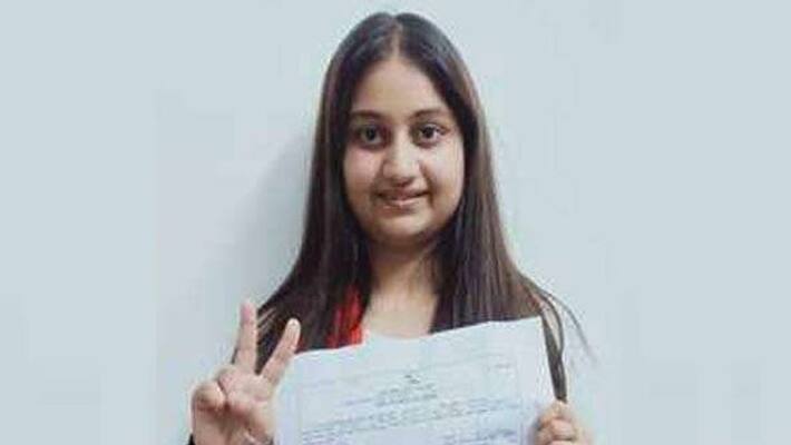 Aarushi Singh became prathan at the age of 21 asa Aarushi Singh became prathan at the age of 21 asa