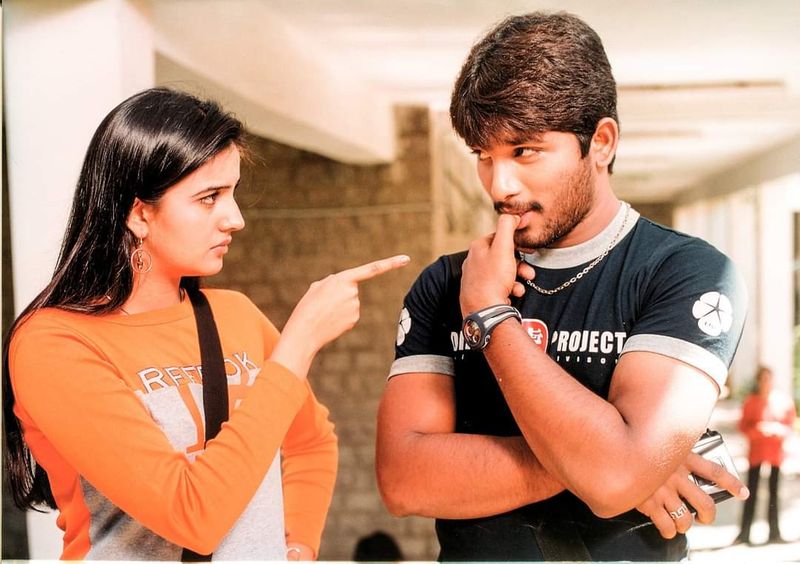 తెలుగులో ఈ సినిమా 96 సెంటర్లలో యాభై రోజులు, 56 సెంటర్లలో వంద రోజులు ఆడింది. టాలీవుడ్కి అనూహ్యమైన విజయాన్ని అందించింది.