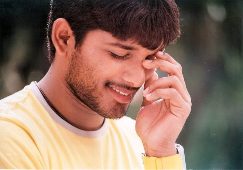 బన్నీ `ఆర్య` చిత్రంలోని అన్సీన్ ఫోటోలు.