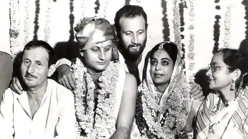 ಇದರ ನಂತರ, ಅವರ ಭೇಟಿ ಹೆಚ್ಚಾಗತೊಡಗಿತು. ಈ ಸಮಯದಲ್ಲಿ, ಇಬ್ಬರೂ ತಮ್ಮ ವೈಯಕ್ತಿಕ ಜೀವನದ ಸಮಸ್ಯೆಗಳನ್ನು ಹಂಚಿಕೊಂಡರು. ಇಬ್ಬರೂ ತಮ್ಮ ಪಾರ್ಟನರ್ಗಳಿಂದ ಡಿವೋರ್ಸ್ ಪಡೆದು 1985ರಲ್ಲಿ ವಿವಾಹವಾದರು. ಅನುಪಮ್ ಕಿರಣ್ ಅವರ ಮಗ ಸಿಕಂದರ್ ಅವರನ್ನು ದತ್ತು ಪಡೆದರು.
