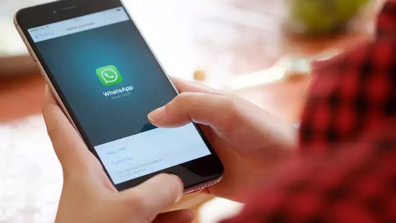 व्हाट्सअप पॉलिसी की डेडलाइन को बढ़ाया गया आगे
Whatsapp की नई पॉलिसी को लेकर जारी किए गए स्टेटमेंट में कहा गया कि कंपनी की ओर से पॉलिसी को एक्सेप्ट करने के लिए डेडलाइन को आगे बढ़ाया गया है। 
